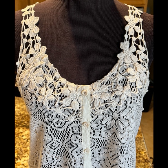 Kimchi Blue Ivory Lacy Flowers Crochet Tank Top NWT Size Small - Picture 12 of 13